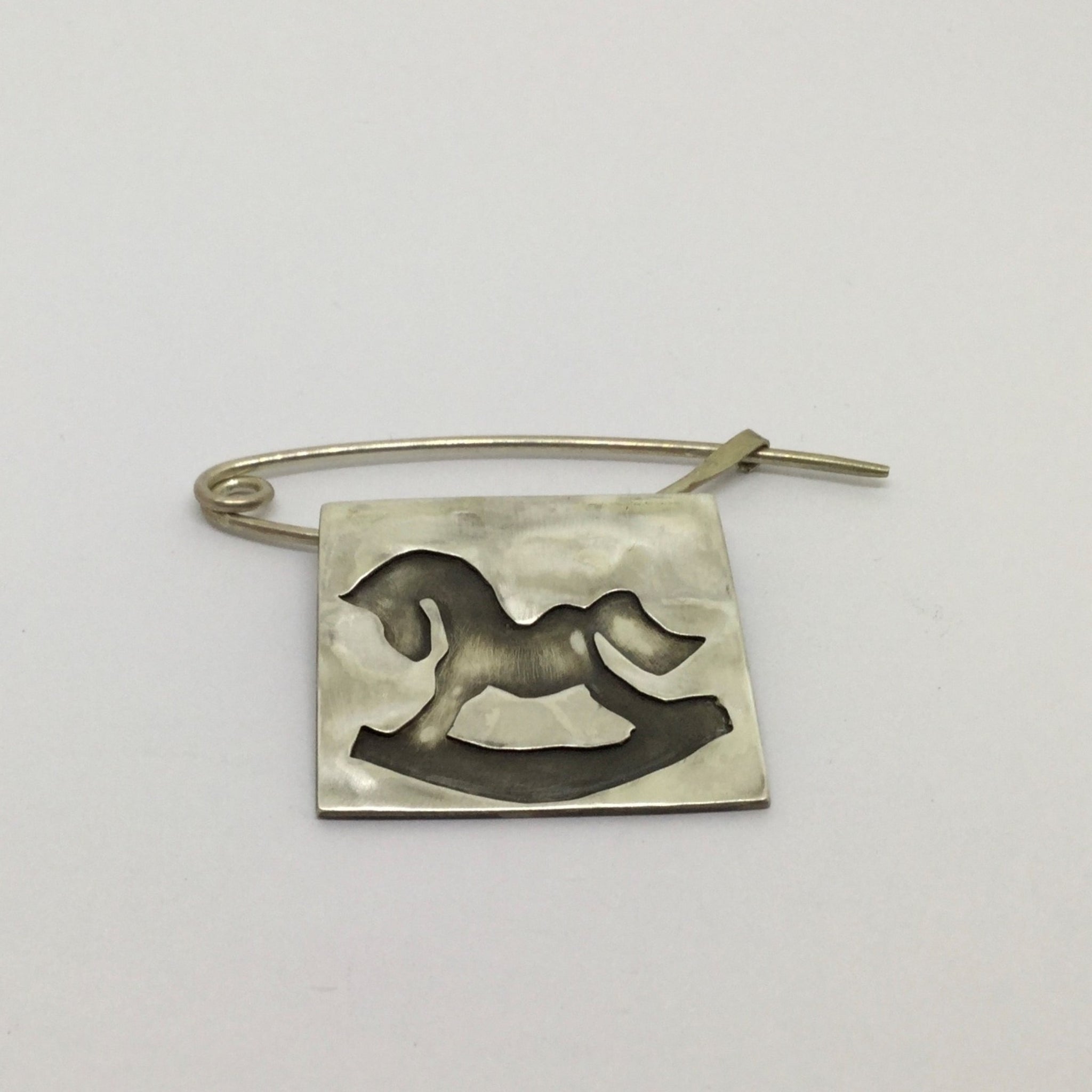 Horse pin