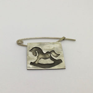 Horse pin