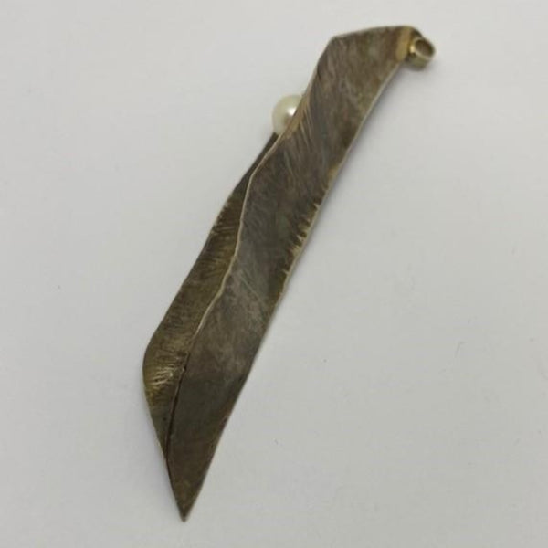 Leaf pin