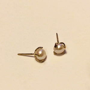 Pearl earring