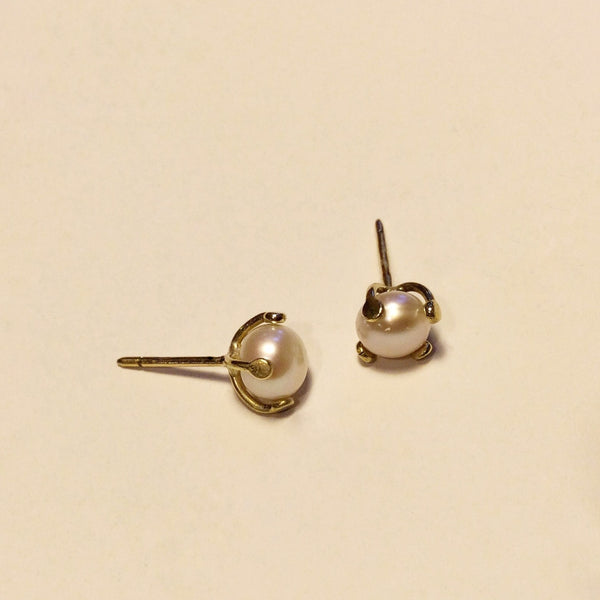 Pearl earring