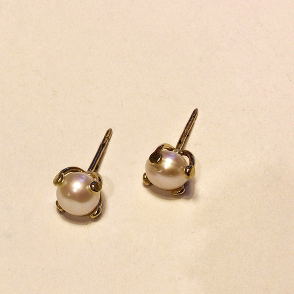 Pearl earring