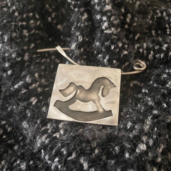 Horse pin