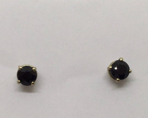 Round stone earring