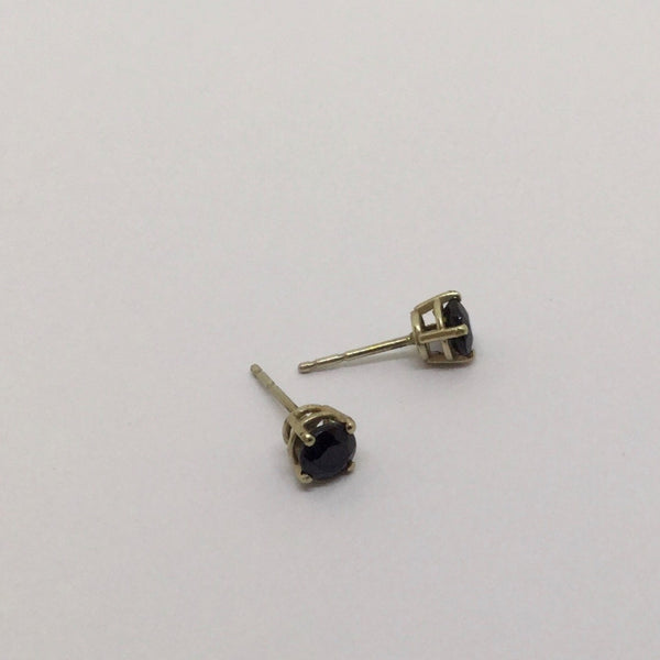 Round stone earring