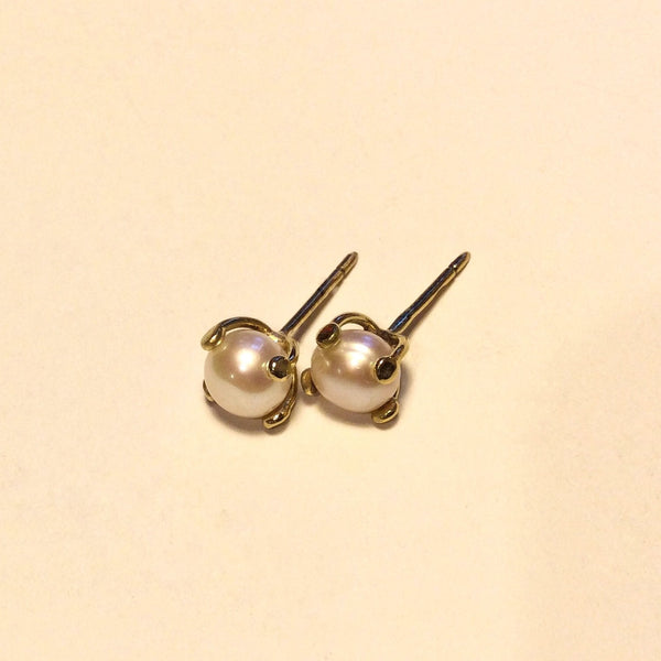 Pearl earring